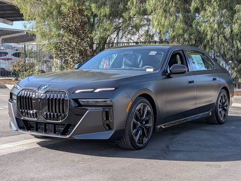 New 2026 BMW 740i RWD image 2