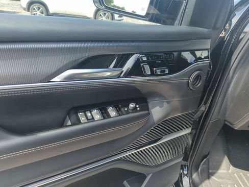Used 2022 Jeep Grand Wagoneer Series II AWD/4WD image 18