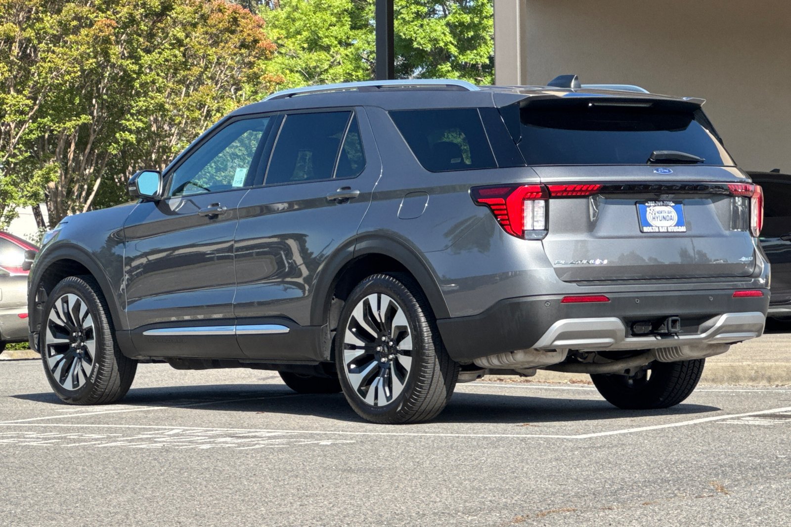 Used 2025 Ford Explorer Platinum w/ LUX Leather Package AWD/4WD image 6