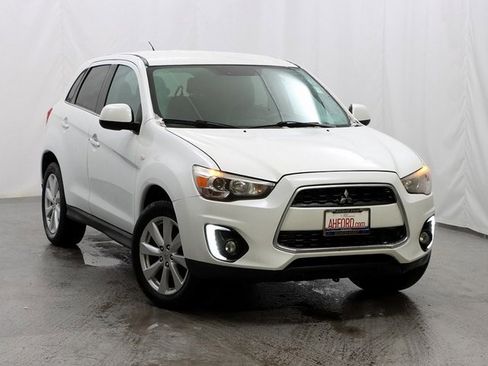 Used 2015 Mitsubishi Outlander Sport SE image 1