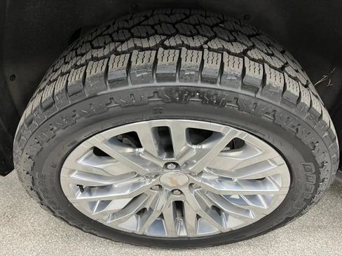 Used 2023 Chevrolet Suburban Premier AWD/4WD image 17