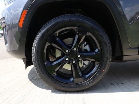 New 2026 Jeep Grand Cherokee Limited w/ Limited Altitude Package AWD/4WD image 27