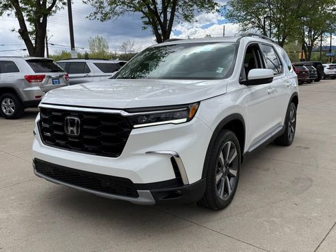 Certified 2025 Honda Pilot Touring image 8