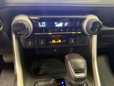 Used 2024 Toyota RAV4 SE w/ Convenience Package AWD/4WD image 27