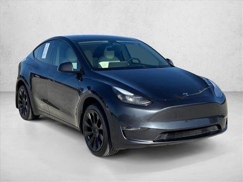 Used 2024 Tesla Model Y Long Range image 3