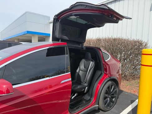 Used 2017 Tesla Model X 100D image 4