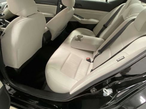 Used 2025 Nissan Altima 2.5 SV image 8