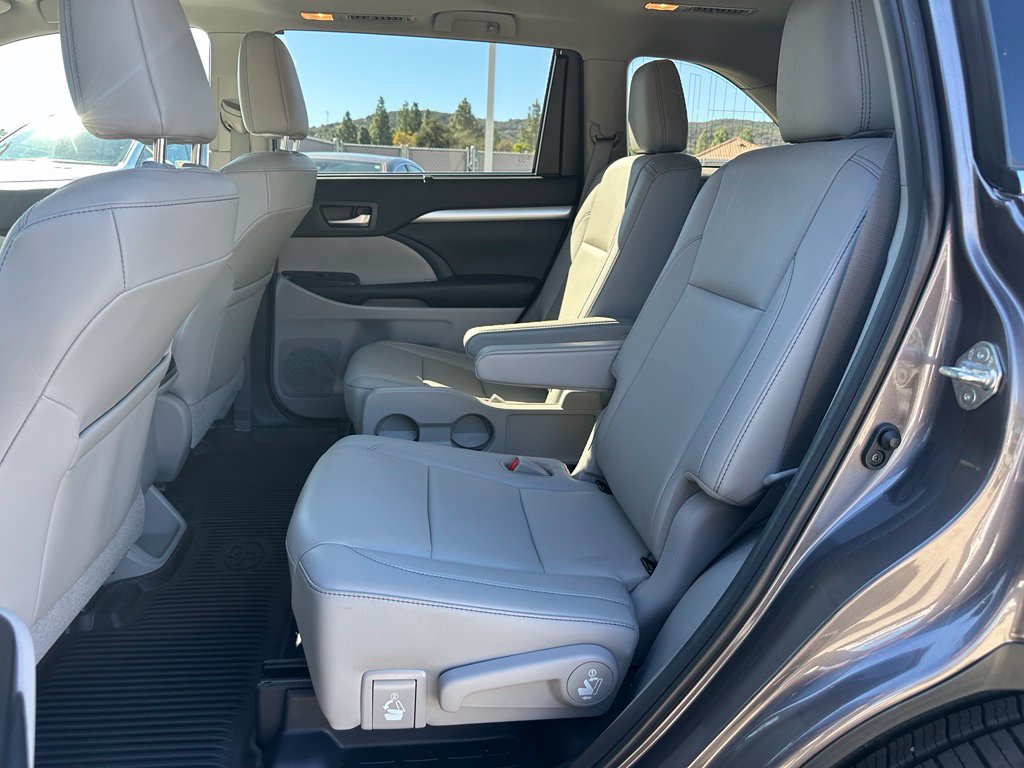 Certified 2019 Toyota Highlander XLE FWD image 10