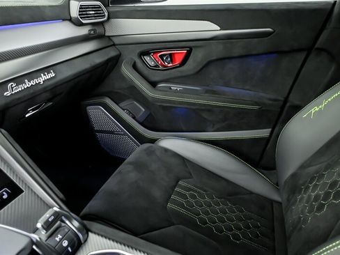 Used 2024 Lamborghini Urus Performante AWD/4WD image 44
