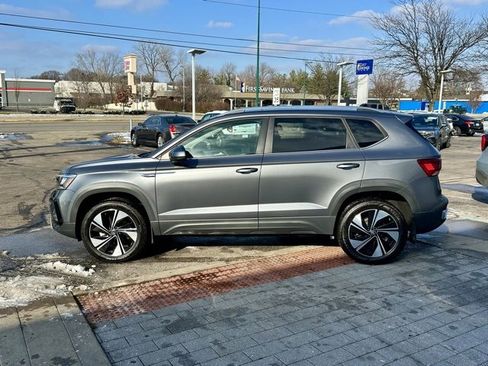 Used 2024 Volkswagen Taos SE image 4