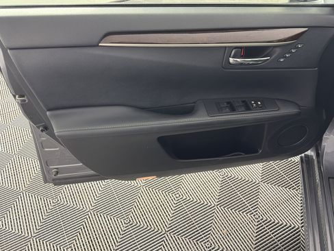 Used 2015 Lexus ES 350 w/ Premium Package FWD image 12