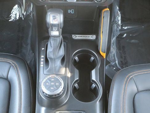 Used 2023 Ford Bronco Badlands AWD/4WD image 32