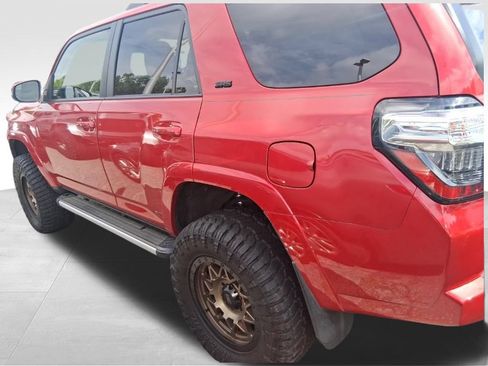 Used 2022 Toyota 4Runner SR5 Premium w/ Moonroof Package AWD/4WD image 4