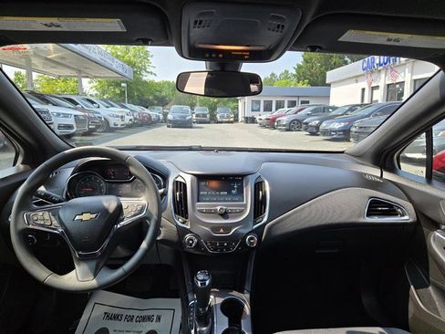 Used 2018 Chevrolet Cruze LT w/ Convenience Package image 19