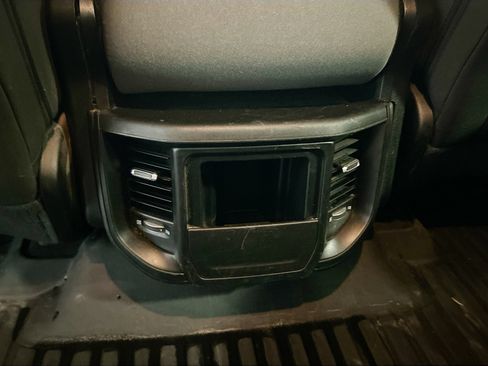 Used 2022 RAM 1500 4x4 Crew Cab image 24