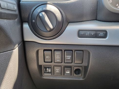Used 2016 Nissan Titan SV AWD/4WD image 39