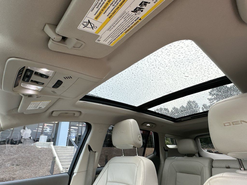 Used 2018 GMC Terrain Denali w/ Advanced Safety Package FWD image 11