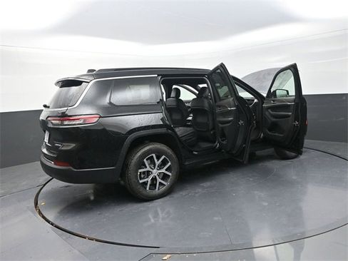 New 2025 Jeep Grand Cherokee L Limited w/ Trailer Tow Package image 31