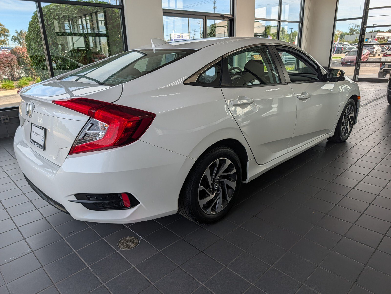 Used 2017 Honda Civic EX image 2