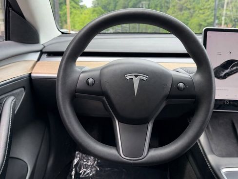 Used 2021 Tesla Model Y Long Range AWD/4WD image 42