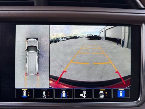 Used 2022 GMC Yukon XL Denali image 10