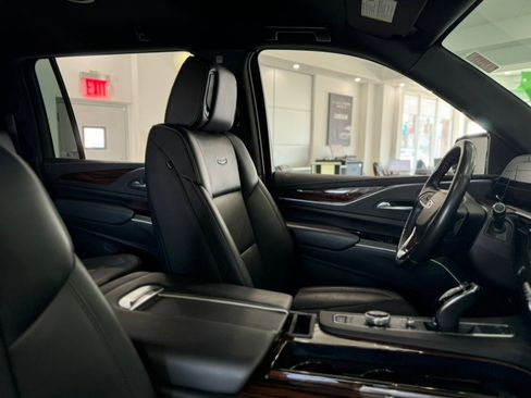 Used 2023 Cadillac Escalade ESV Luxury image 19