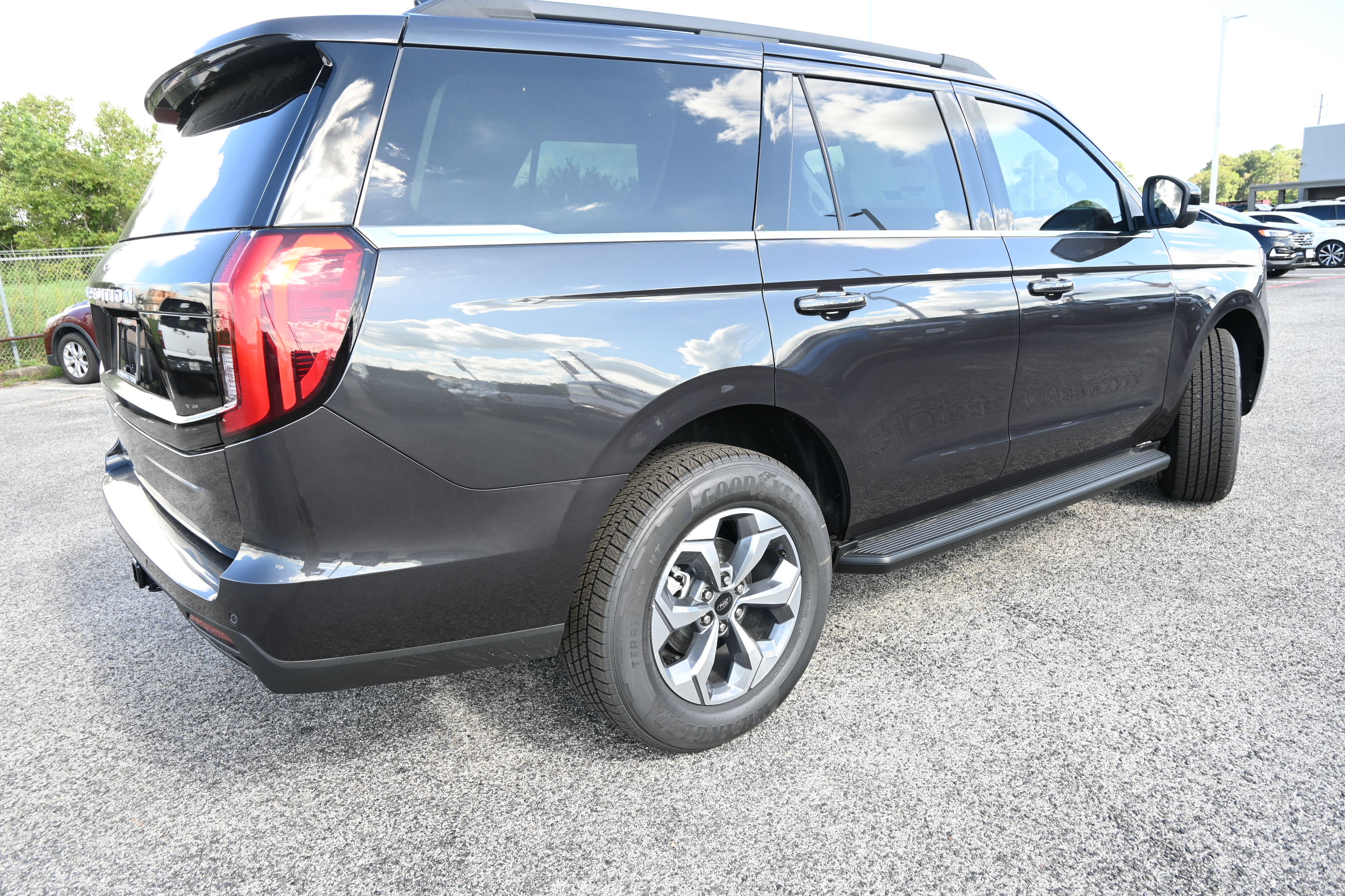 New 2027 Ford Expedition Active RWD image 3