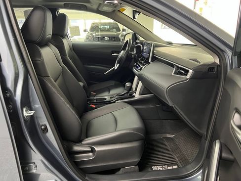 Used 2023 Toyota Corolla Cross XLE w/ Convenience Package AWD/4WD image 20