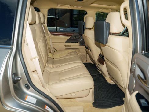 Used 2018 Lexus LX 570 4WD image 19