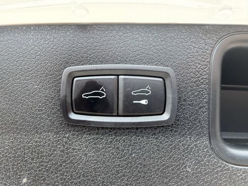 Used 2020 Porsche Macan w/ Premium Package Plus AWD/4WD image 41