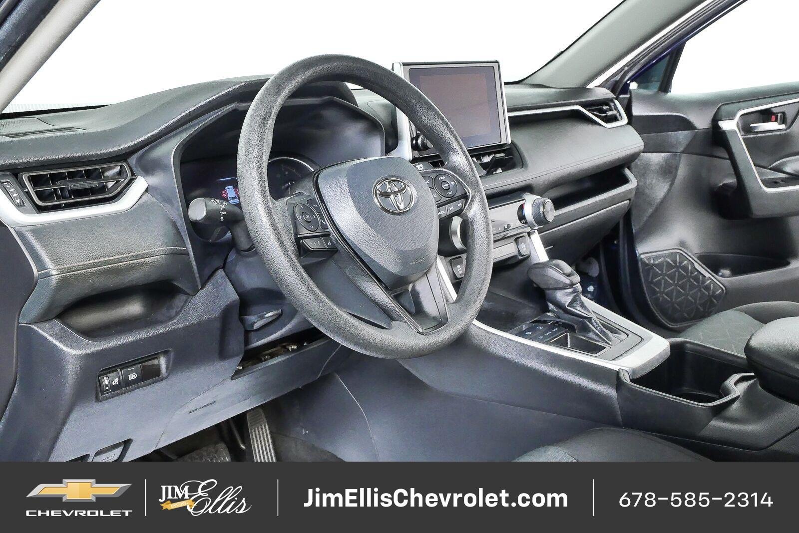 Used 2024 Toyota RAV4 XLE FWD image 5