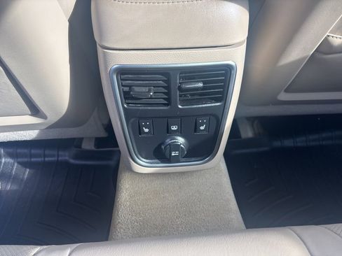 Used 2012 Chrysler 300 C image 14