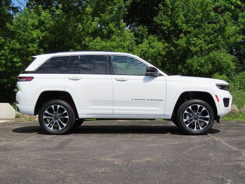Certified 2023 Jeep Grand Cherokee Overland w/ Adv Protech Group III AWD/4WD image 2