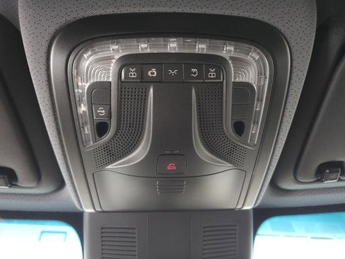 Used 2025 Mercedes-Benz Sprinter 2500 image 18