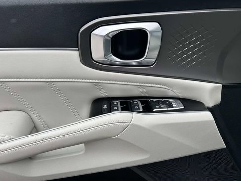 Certified 2025 Kia Sorento SX FWD image 22