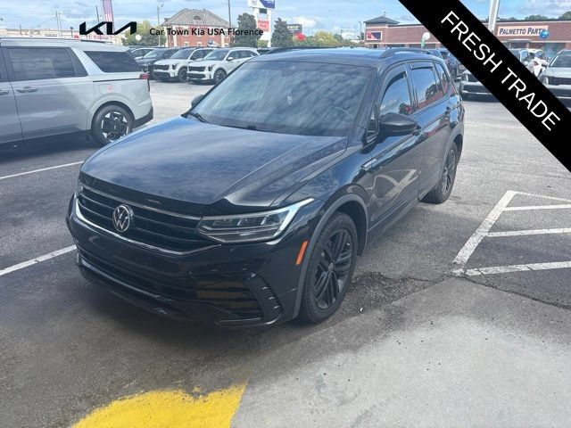 Used 2022 Volkswagen Tiguan SE R-Line FWD image 4