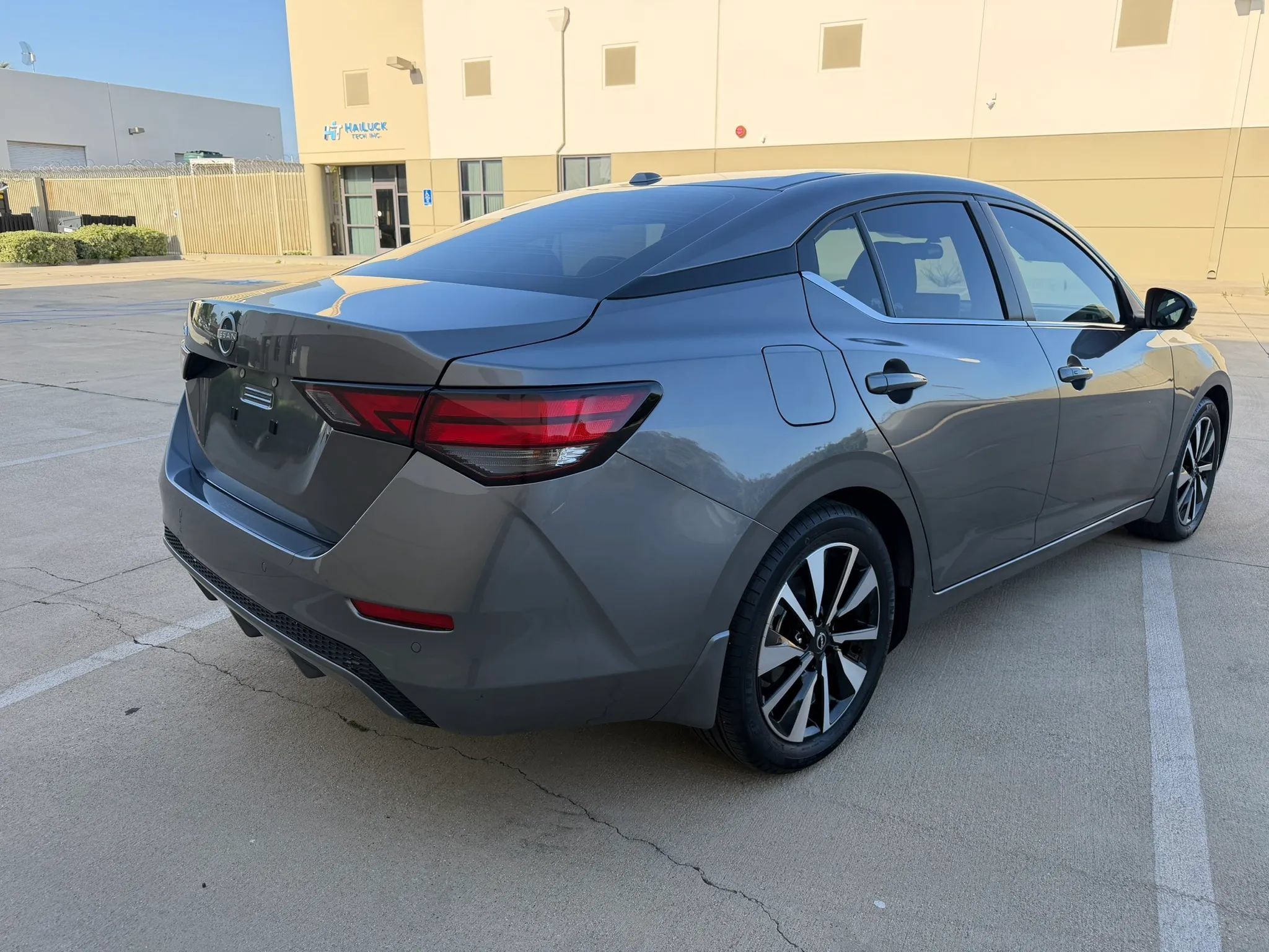 Used 2025 Nissan Sentra SV w/ SV Premium Package FWD image 5