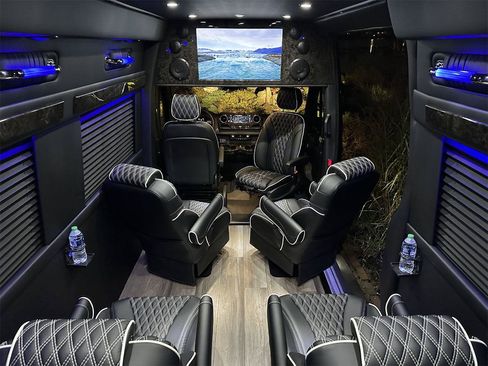 Used 2024 Mercedes-Benz Sprinter 3500 image 28