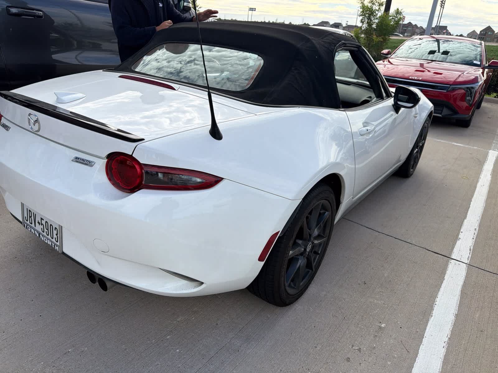Used 2016 MAZDA MX-5 Miata Club RWD image 3