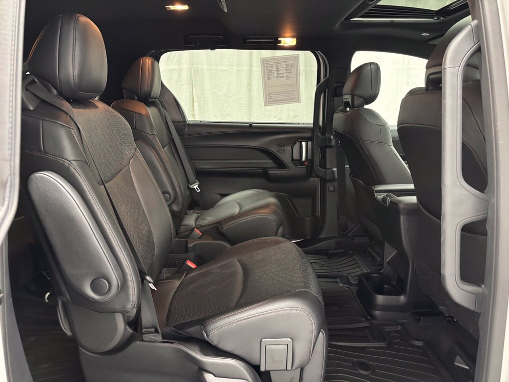 Used 2026 Toyota Sienna Limited FWD image 59