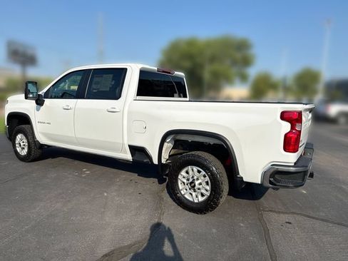 Used 2024 Chevrolet Silverado 2500 LT w/ Convenience Package AWD/4WD image 3