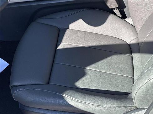 New 2025 Mercedes-Benz GLB 250 4MATIC image 4