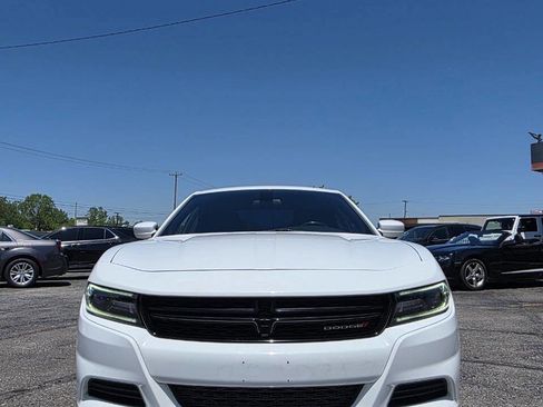 Used 2018 Dodge Charger SXT RWD image 14