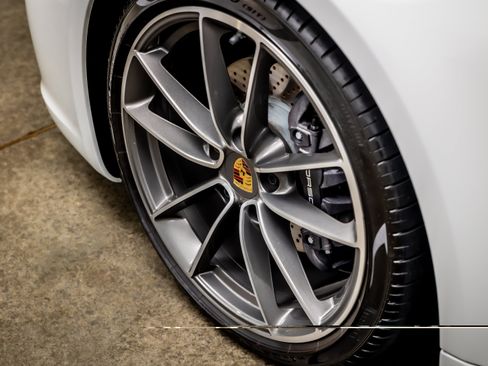 Used 2024 Porsche 911 Carrera RWD image 16
