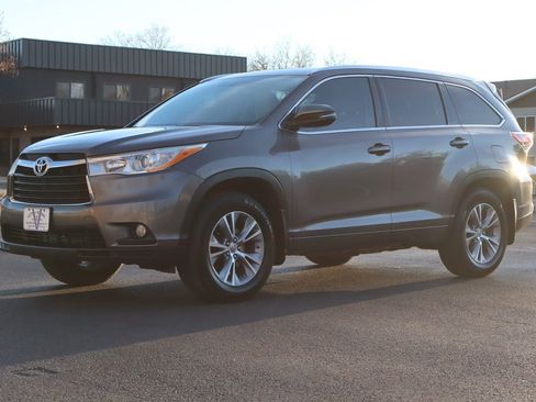 Used 2014 Toyota Highlander XLE image 11