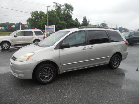Used 2005 Toyota Sienna LE FWD image 2