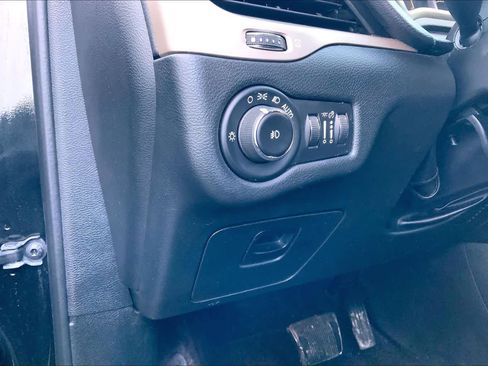 Used 2016 Jeep Cherokee Latitude w/ Cold Weather Group image 36