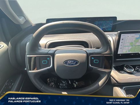 Used 2025 Ford Expedition Active AWD/4WD image 18