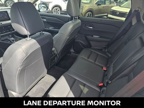 Used 2025 Nissan Rogue SL w/ Tech Package image 14