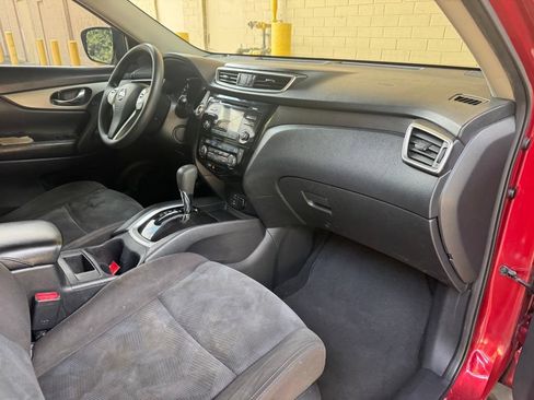 Used 2016 Nissan Rogue SV FWD image 15